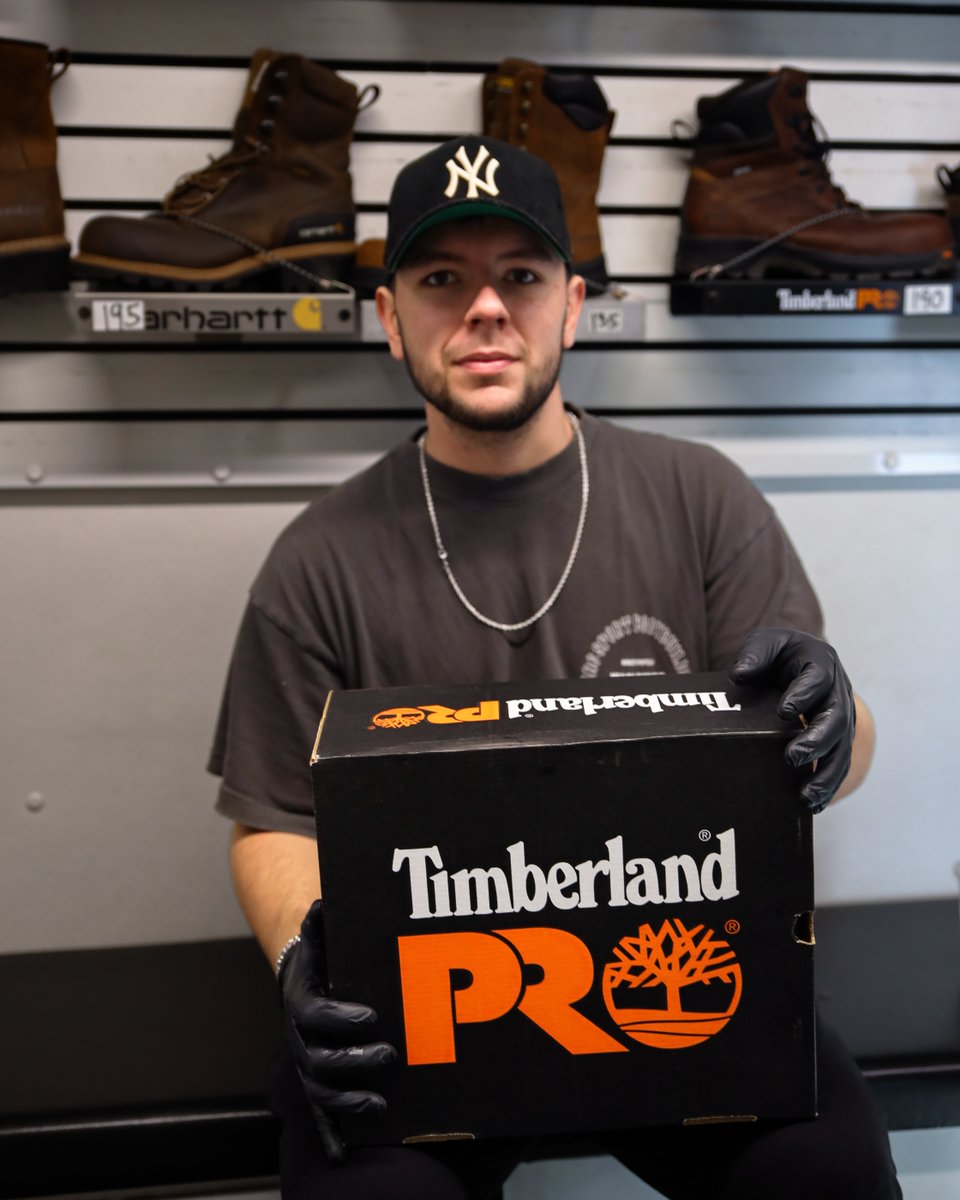 We’re putting our money where our mechanics are! 🛠️🥾

We were thrilled to welcome the Cintas Shoe Mobile to all #1 Cochran locations this month, hooking up every technician with $175 for a brand-new pair of work boots or safety shoes.

Thank you, team!