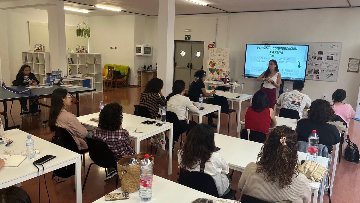 Esta mañana disfrutamos de una jornada muy enriquecedora en las instalaciones de <a href="/AdsisCanarias/">Fundacion Adsis Can</a>  en Gran Canaria con el taller “Habilidades comunicativas eficientes”, dinamizado por Convive. 💬

Gracias a todas las participantes por su implicación, energía y ganas de aprender.