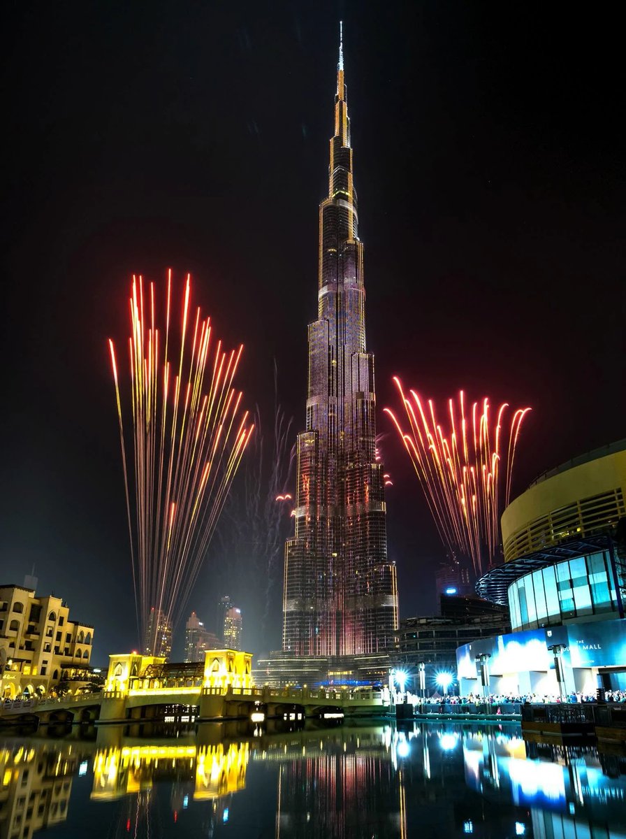 TIRTIR는 11월 22일 부르즈 칼리파(Burj Khalifa)에서 화려한 쇼케이스를 통해 새로운 글로벌 앰버서더인 BTS의 뷔를 공개할 예정이라고 합니다.
TIRTIR는 또한 2025년 11월 21일부터 30일까지 두바이 몰 분수에서 10일간 팝업을 개최합니다.

티르티르 글로벌 앰버서더 뷔 
V FACE OF TIRTIR