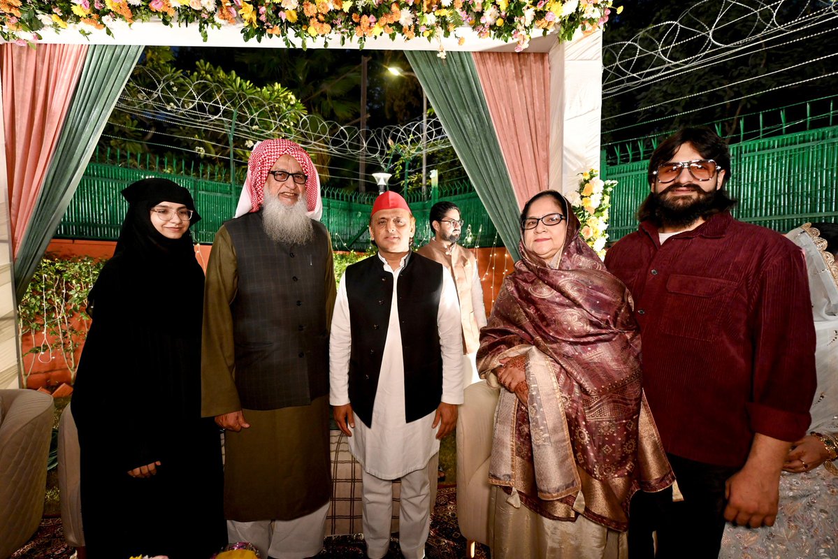 yadavakhilesh's tweet image. ख़ुशहाल ज़िंदगी के लिए मुबारकबाद!