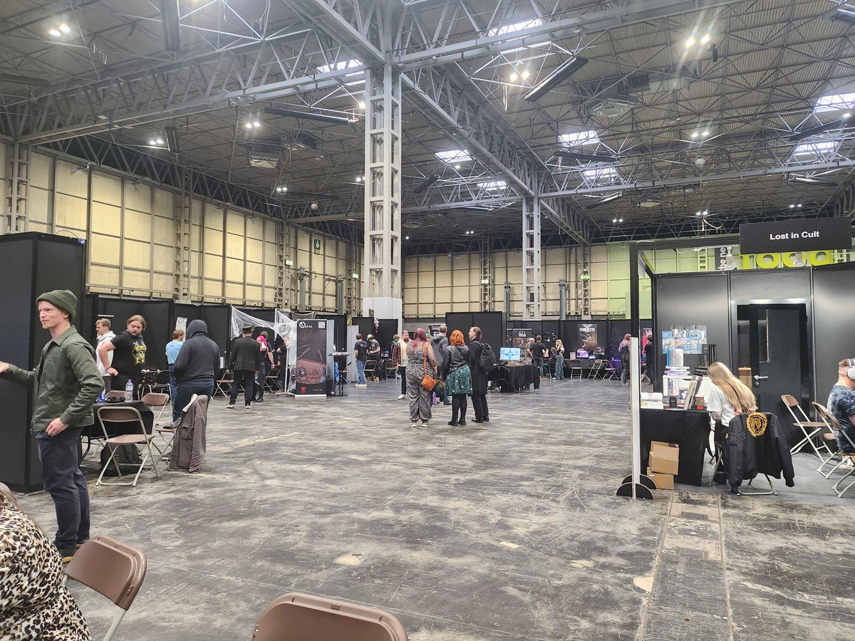 TeamReverie_Dev's tweet photo. Another convention successfully attended! We had a great time at the To The Moon Expo, meeting a wonderful group of people, both those in the industry and those in the public. Thank you to everyone who visited our booth, and everyone who drew a Del that we  put up on our wall. https://t.co/94zpRPgKBu