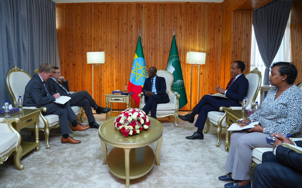 MFAEthiopia's tweet image. State Minister of Foreign Affairs, Ambassador @SMHaderaAbera today held talks with the UK&apos;s Ambassador to Ethiopia, Darren Welch. Both sides reaffirmed their commitment to the longstanding ties between #Ethiopia and the #UnitedKingdom and discussed ways to further enhance…