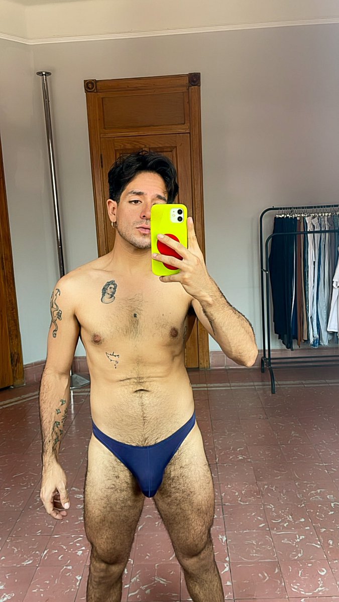 menundiespotter's tweet photo. 🔥 En este perfil nos prenden los hombres como @jouisseur_ que se atreven a usar #trusa y lucirla con esa provocación que enciende miradas 😏
Si eres de esos, dale RT y comenta con tu foto en trusa y presume tu #bulto.🩲🍆 📸
#TrusaLover #MachosConEstilo #BriefAddict #TrusaVibes https://t.co/uT33VydsVH