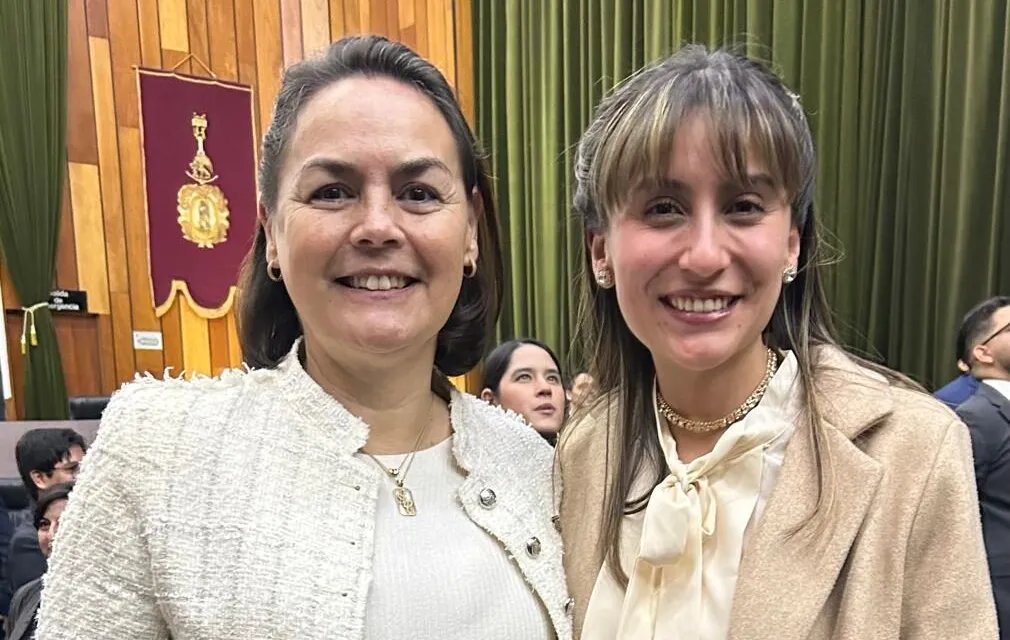 FacMedicinaUNAM's tweet image. “La medicina está hecha de contrastes, y nadie puede permanecer igual después de vivirlos”: Melissa Golubov, egresada de la #FacMed, quien fue reconocida por la @AMFEM_Oficial al obtener el mejor promedio de su generación #GacetaFacMed #OrgulloFacMed goo.su/bpVBj