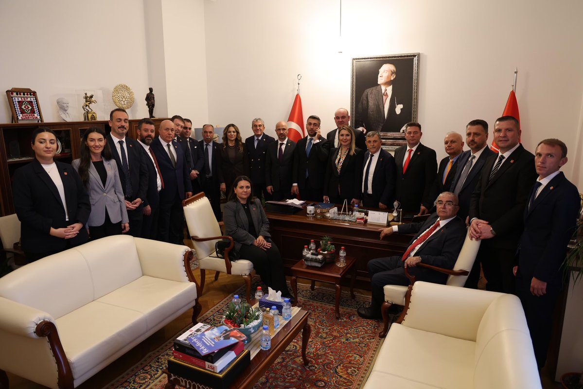 Başkente Tekirdağ’ımızın selamlarını ilettik.🫶🏻

Genel Başkanımız Sn. Özgür Özel’in kararlılığı ve ülkeye dair vizyonu her zaman ilham verici.
Yanında durmak, birlikte bu mücadeleyi büyütmek de bizim için onur verici.

Ankara ziyaretimizde bizleri karşılayan parti