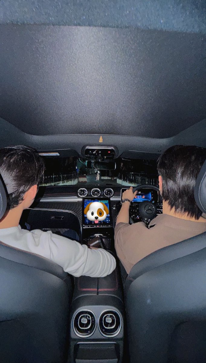 tomellto's tweet image. ได้เป็นตุ๊กตาหน้ารถเบนซ์เทาตุวท็อปแล้วอ่ะ มีหมาเด็กขับรถให้เป็นของตัวเอง หลังจากที่ขับให้นั่งเค้านั่งมาเป็นปีๆ ตอนนี้มีหวานใจขับรถให้แล้ว วาสนากันน้อ y—y

♡ #williamest ☆.ᐟ༝༚