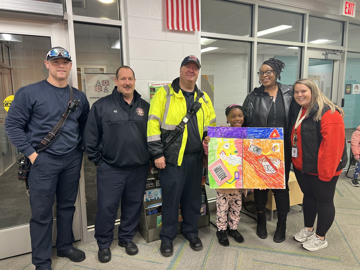 fcsdcentral's tweet image. Leah Howard, the fire safety poster contest winner has never been more excited to come to school! She got to ride a fire truck to the Fairfield Fire Station and have a yummy breakfast!