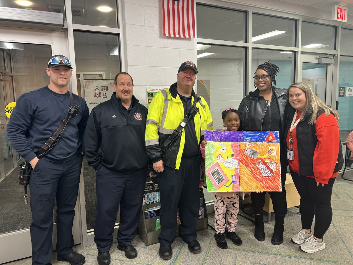 fcsdcentral's tweet image. Leah Howard, the fire safety poster contest winner has never been more excited to come to school! She got to ride a fire truck to the Fairfield Fire Station and have a yummy breakfast!