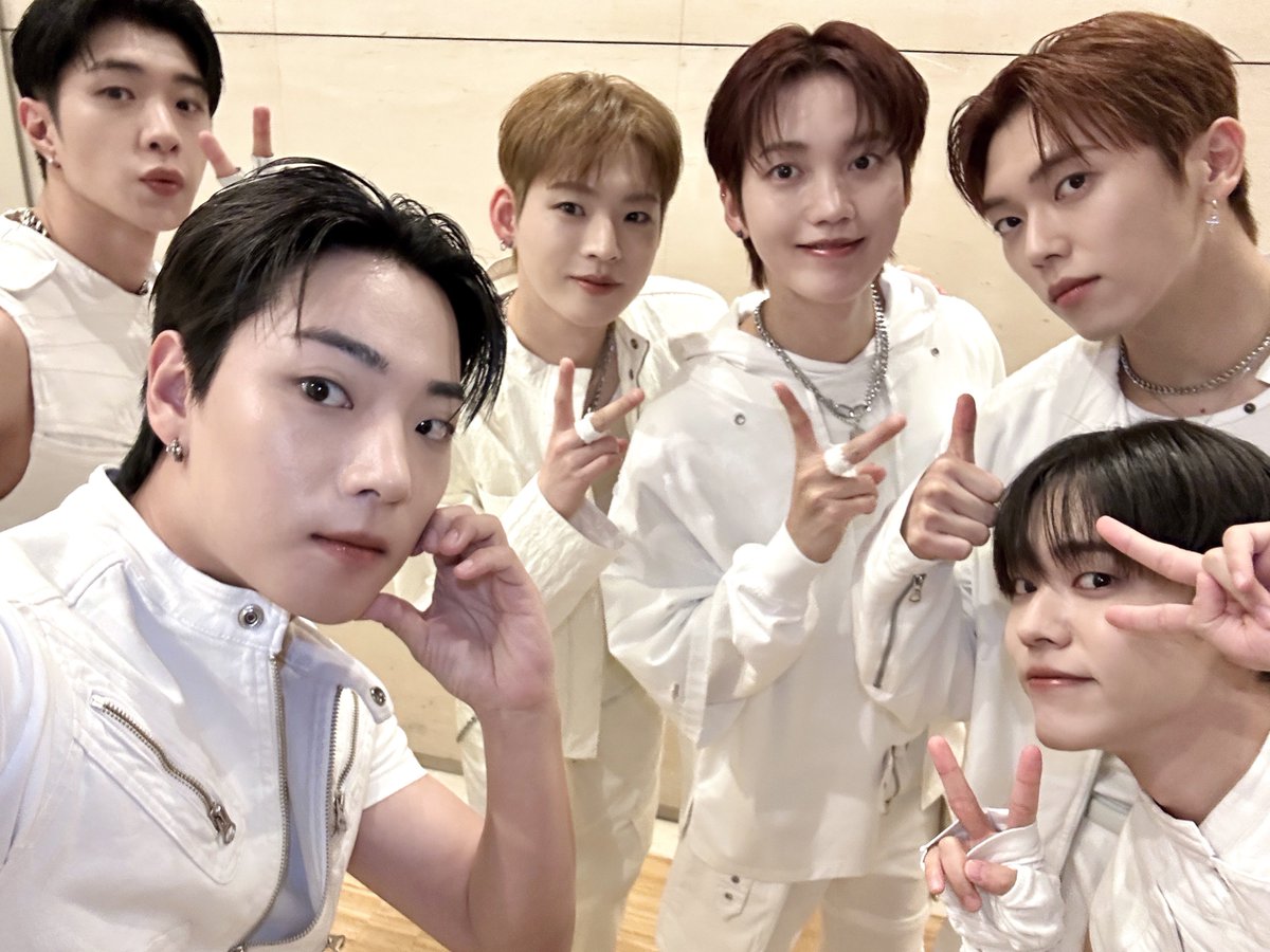 [📷]
ONF 9TH MINI ALBUM [UNBROKEN] 
発売記念リリースイベント@ ATCホール

来てくださったFUSEの皆さん
ありがとうございました😌✨

FUSEのおかげで
とても楽しい時間を過ごせました♪

明日のコンサートも
楽しみにしていてください🔥

#온앤오프 #ONF #オンエンオフ
#UNBROKEN #Put_It_Back