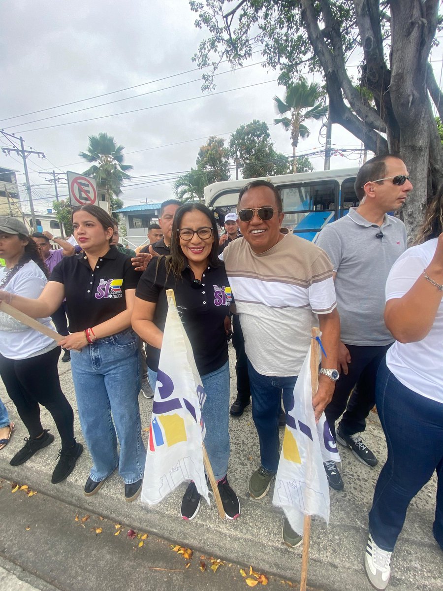 campoverdegonz1's tweet photo. El pueblo ecuatoriano reconoce el trabajo firme y comprometido de la ministra  @zaidarovira, cuya gestión continúa impulsando acciones reales en beneficio del país. Su presencia en territorio y la atención que le da a los ciudadanos marcan la diferencia!
@DanielNoboaOk https://t.co/077YLYnN8v
