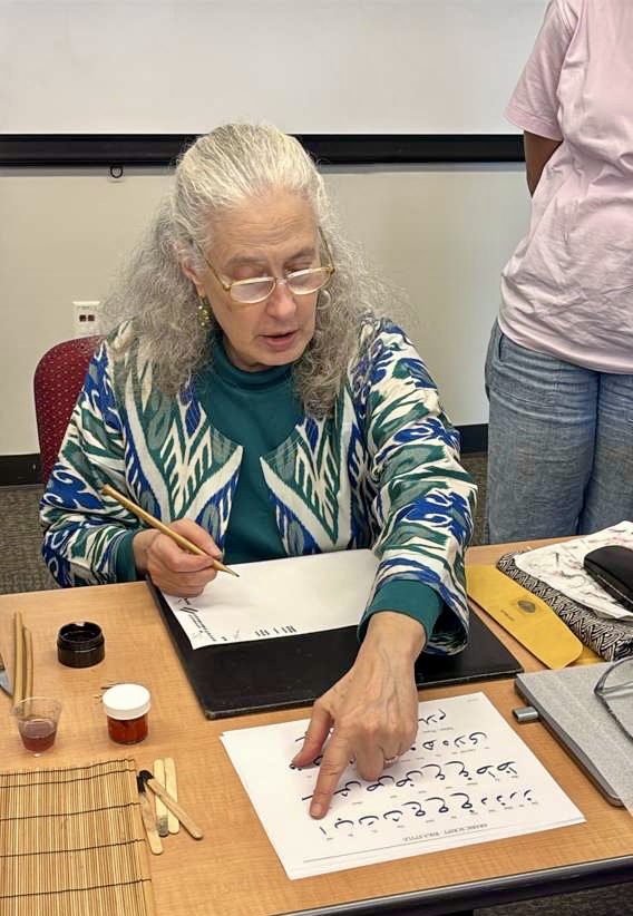 iashouston's tweet image. Mosque decorator and artist Harouth Bastajian from Michigan did a workshop on Islamic patterns. Both these classes were well received and students had a great time learning from the masters of Islamic art in America

#IslamicArtsFestival #ArtCelebration #artclass #artworkshop