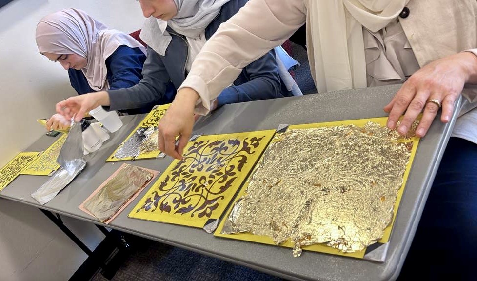 iashouston's tweet image. Mosque decorator and artist Harouth Bastajian from Michigan did a workshop on Islamic patterns. Both these classes were well received and students had a great time learning from the masters of Islamic art in America

#IslamicArtsFestival #ArtCelebration #artclass #artworkshop