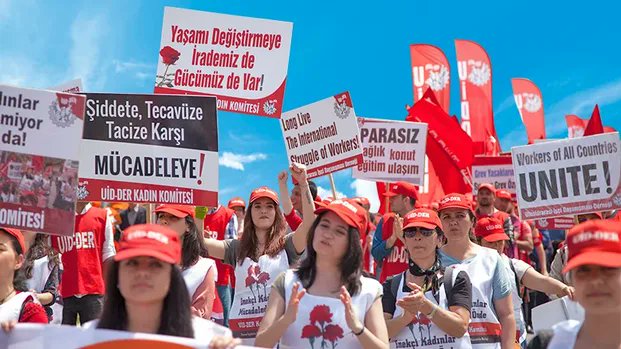 uid_der's tweet image. UİD-DER’de Grev ve Direniş Deneyimlerimizi Paylaştık
uidder.org/uid_derde_grev…
Grevler, direnişler ve fabrika işgalleriyle mücadele yolunu seçen işçilerin sayısı her geçen gün artıyor. Biz de işçileri bu haklı mücadelelerinde yalnız bırakmıyor, sınıf dayanışmasının büyümesi ve…