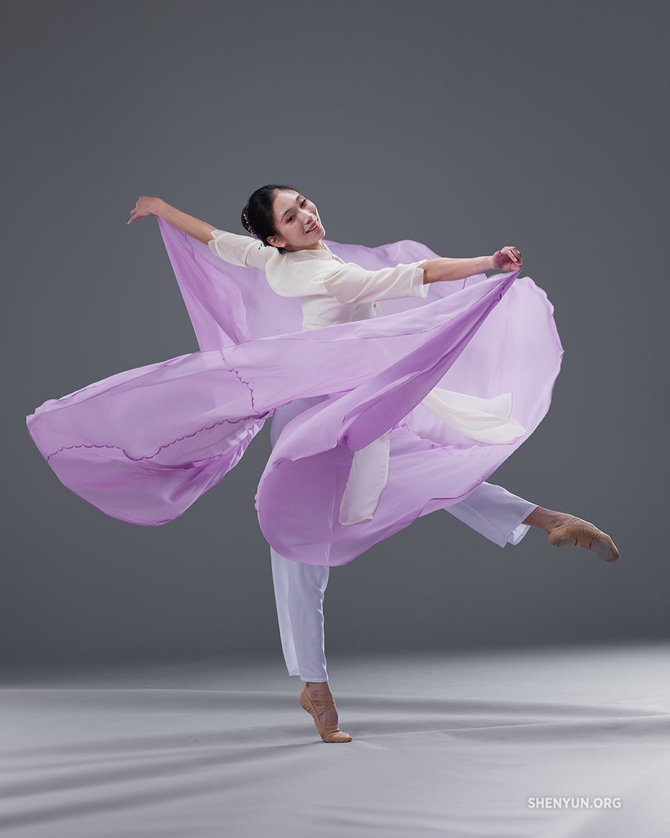 ShenYun's tweet image. &quot;To me, the highest level of dance is when it becomes a form of healing. It’s when you don’t need to speak or even be near someone, yet your dance reaches them, calming, inspiring, or gently awakening something in their heart.

It’s beyond technique, beyond perfect lines. It’s…