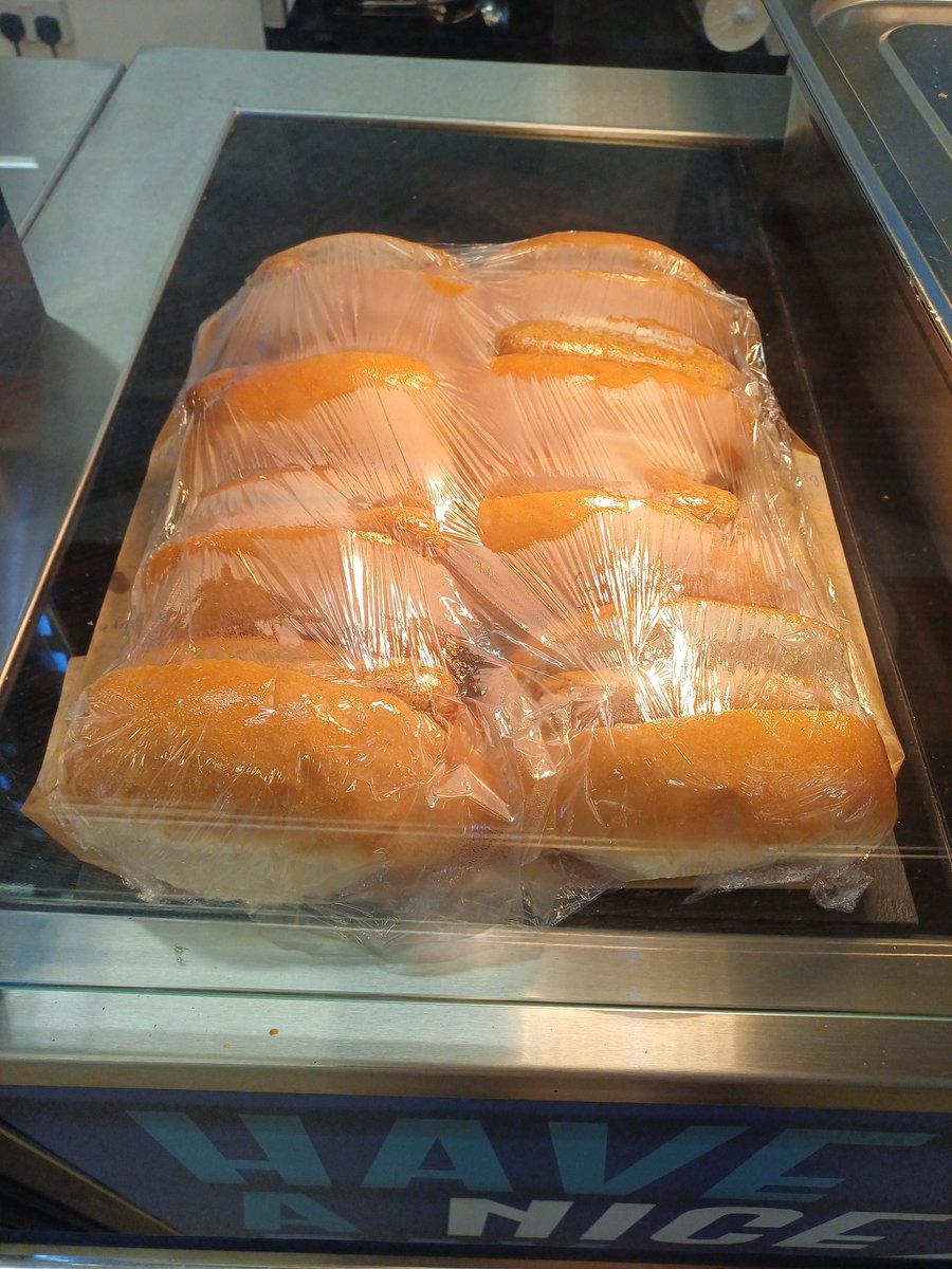 CrazyR0bl0xian's tweet image. You get 30 minutes to devour this whole tray of DELICIOUS and SSSSCRUMPTIOUS HOTDOGS with a friend! Tag a friend who you would eat this with!...

...I miss my &apos;friends&apos;. I haven&apos;t seen them in forever after they left me in the elevator for so long... Wonder where they are now...