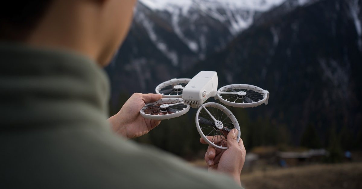 djirumor's tweet image. Score $160 off the ultra-safe DJI Flip drone in an early Black Friday deal!

Perfect for beginners and vloggers, it features built-in propeller guards, 4K video, AI tracking, and weighs under 249g—no FAA registration needed. #DroneDeals #TechSale

 (1/2)