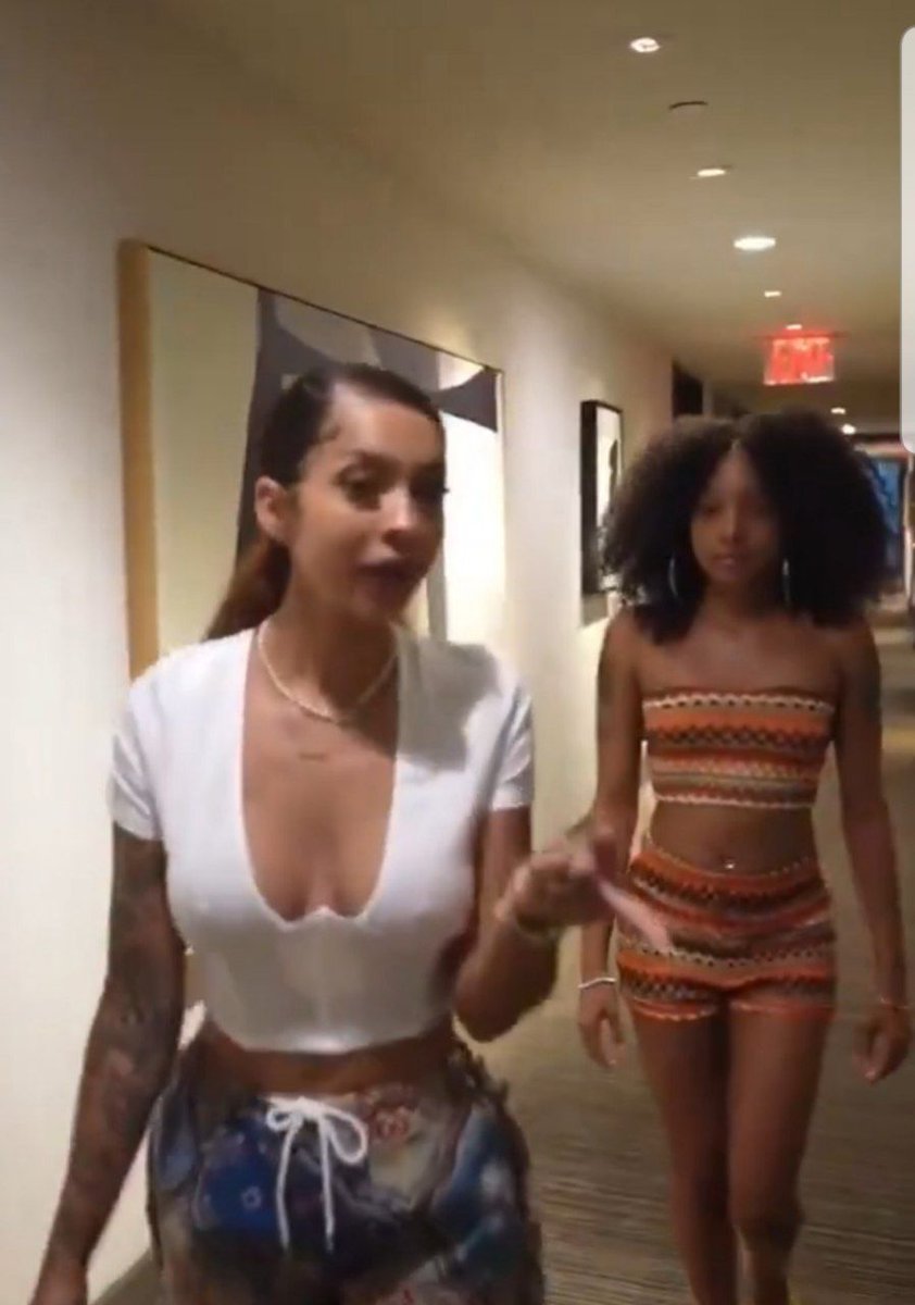 fiddausi_maliyu's tweet image. When Besties comes around😜😇
A Thread📽