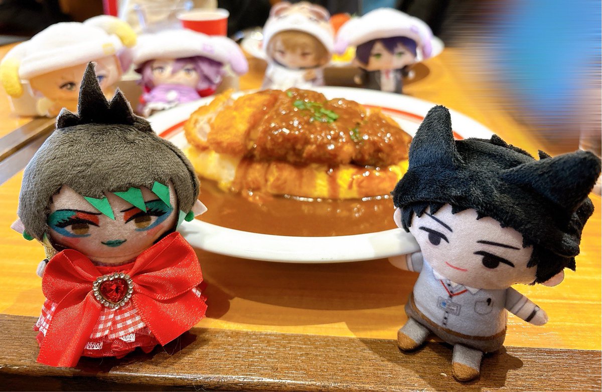 フリフリおじさんと猫耳おじさんwithオムライス