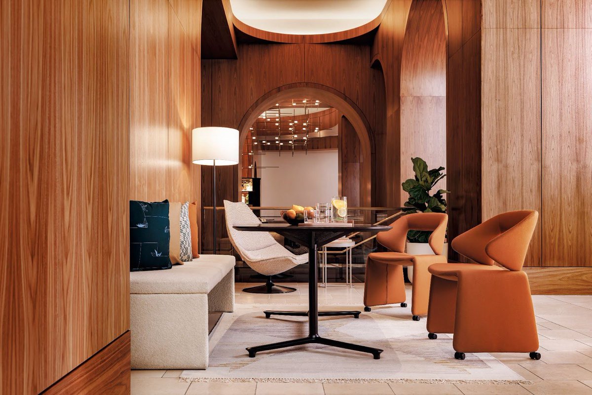 HolmesandBrakel's tweet image. Suit yourself - Where comfort, movement, and style come perfectly tailored. 

Suit by @StudioTKSocial brings professional elegance with a personality all its own.