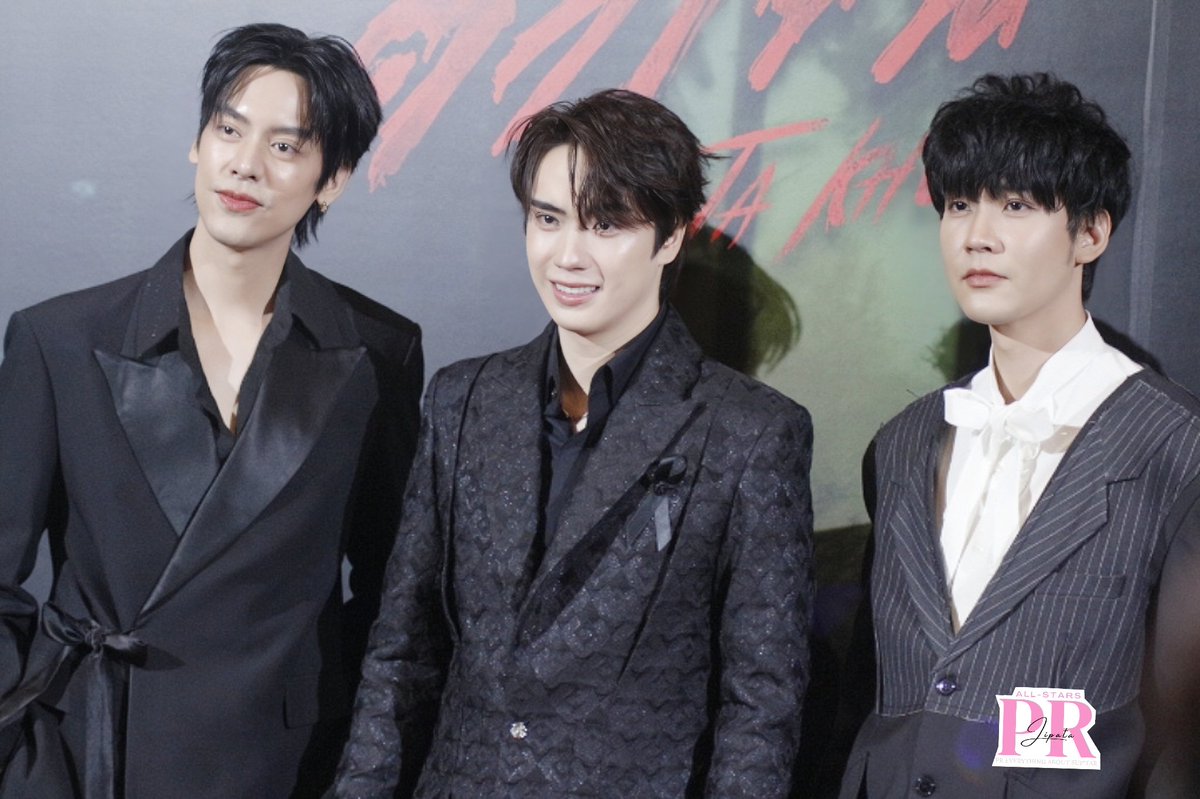 prjipata's tweet photo. "เต้ ดาวิชญ์-ตี๋ ธนพล และ คิมม่อน วโรดม" ร่วมเดิน red carpet ในงาน GALA PREMIERE ภาพยนตร์เริ่อง “ตาโขน (The Cursed Mask)”
#ตาโขนGALAPREMIERE
#ตาโขน #TaKhon #TaKhonTheCursedMask
#TaeDarvid #TEeThanapon
#ขุณขิมมอญ #KiimMon https://t.co/3cg4wXtGks