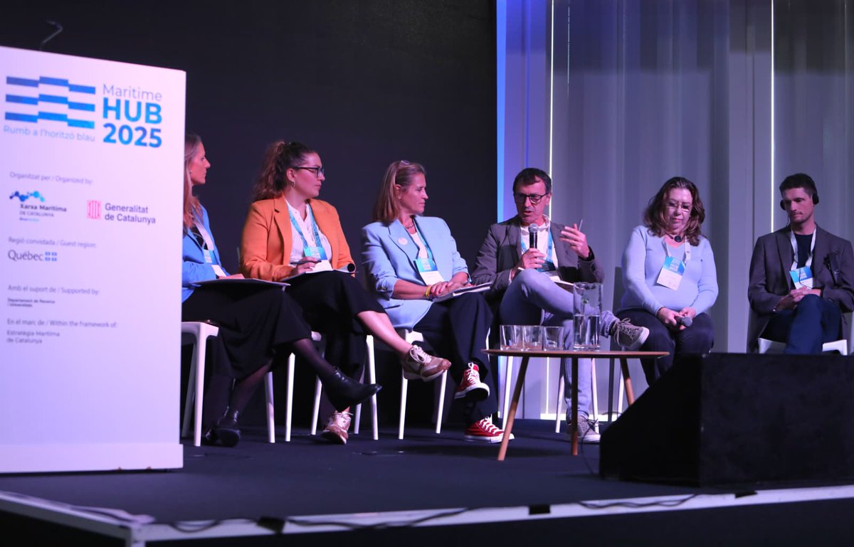 bluenetcat's tweet photo. 9 — MARITIME HUB 2025 💼 EMPRENEDORIA // EINES PER AL FUTUR
CATALÀ
Celia Murcia presenta Blue Jobs, la plataforma que connecta talent i oportunitats en l'economia blava.
Esther Costabella explica com Costabella Sailing crea experiències singulars al mar.
Inma Farran ens parla de la regeneració marina amb la Fundació Ona Futura.
I Bertrand Charry ens descobreix com Whale Seeker utilitza la Intel·ligència Artificial per a la conservació de mamífers marins.
Carles Anglada ens parla de l’ecosistema d’empreneduria al l’àrea portuària.
Diversitat d'iniciatives i una sola passió: el mar.
#MaritimeHub2025 #BlueNetCat #Quebec #RéseauQuébecMaritime #transferencia #economiablava #innovacio #EstrategiaMaritima #PolíticaMarítima #CooperacióInternacional #Generalitat #Gencat #Talent #IA #Emprenedoria #SolucionsDigitals #PortInnovation #FuturBlau

ENGLISH
Celia Murcia presents Blue Jobs, the platform connecting talent and opportunities in the blue economy.
Esther Costabella explains how Costabella Sailing creates unique marine experiences.
Inma Farran discusses marine regeneration through Fundació Ona Futura.
And Bertrand Charry shows how Whale Seeker uses Artificial Intelligence for marine mammal conservation.
Carles Anglada presents the entrepreneurial ecosystem in the port area.
A diversity of initiatives with a single passion: the sea.

ESPAÑOL
Celia Murcia presenta Blue Jobs, la plataforma que conecta talento y oportunidades en la economía azul.
Esther Costabella explica cómo Costabella Sailing crea experiencias singulares en el mar.
Inma Farran nos habla de la regeneración marina con la Fundació Ona Futura.
Y Bertrand Charry nos muestra cómo Whale Seeker utiliza la Inteligencia Artificial para la conservación de mamíferos marinos.
Carles Anglada habla del ecosistema de emprendimiento en el área portuaria.
Diversidad de iniciativas y una sola pasión: el mar.