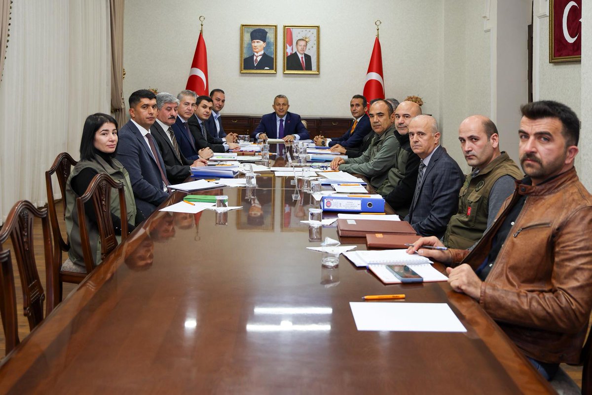 Sahipsiz Sokak Hayvanları ile İlgili İzleme ve Değerlendirme Toplantısı Valimiz Sayın Tahir Şahin’ in başkanlığında Belediye Başkanımız Av. Sayın Hakan Bilecen ve kurum amirlerimizin katılımlarıyla gerçekleştirildi.

Toplantıda;

📌İlimizde sahipsiz hayvanların korunması,