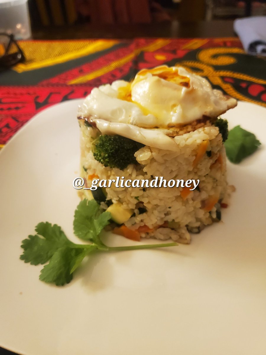 GarlicNHoney's tweet photo. Its simple. I wanted Fried Rice for dinner.
#privatechef #rice #fresh #dinner https://t.co/2Kio7kST5x