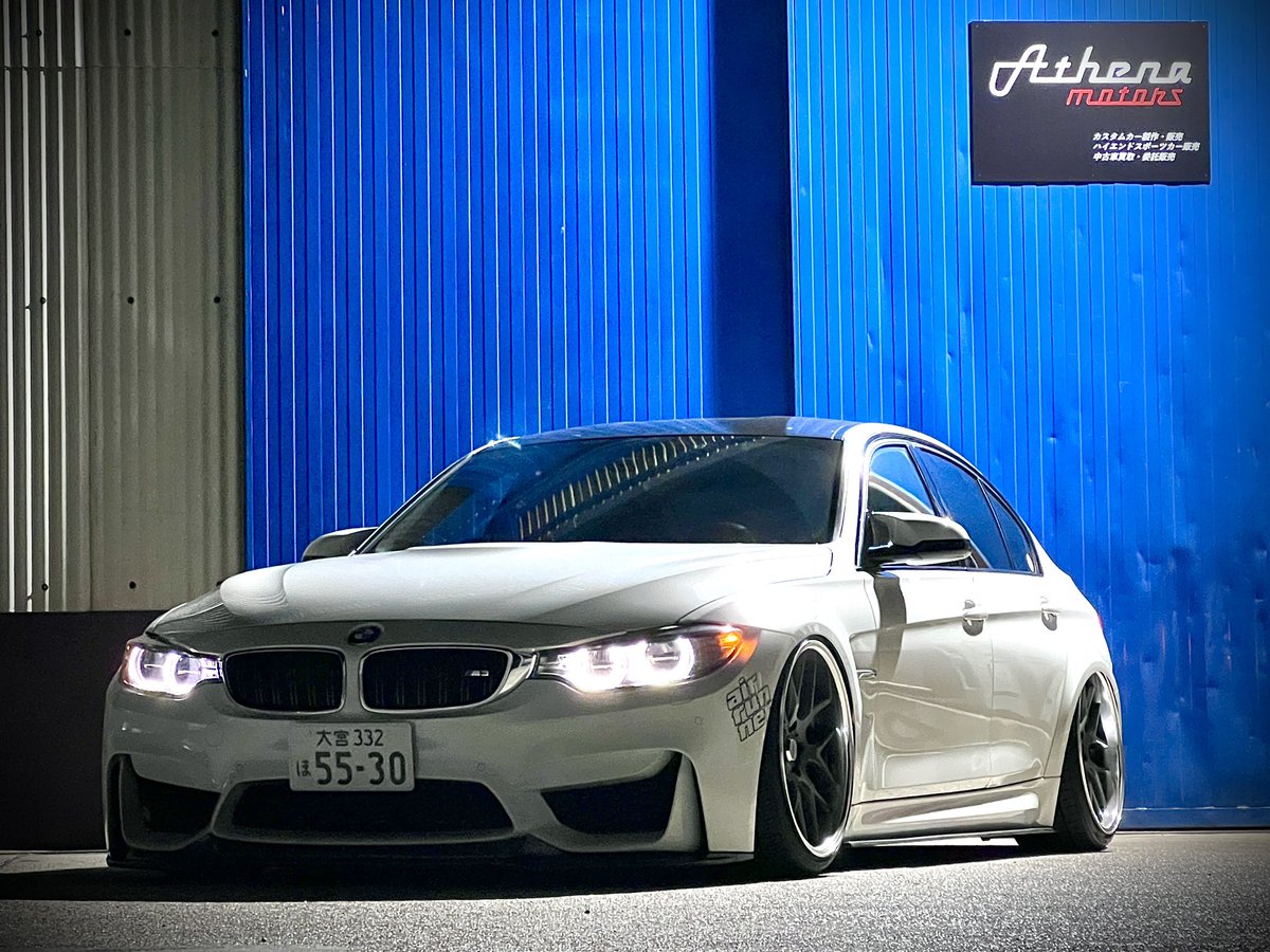 tak1301's tweet image. 23日のスタンスネーションに向けてホイール装着🛞メーカーブースに展示させてもらう中で、制作期間、オーダー内容、手数、限られてる中で今できるパッケージを組んで持っていきます✌️

そういうのが楽しいです。クルマ屋サイコー。

#f80m3 #スタンスネーション　#エアサス #airrunner #weds