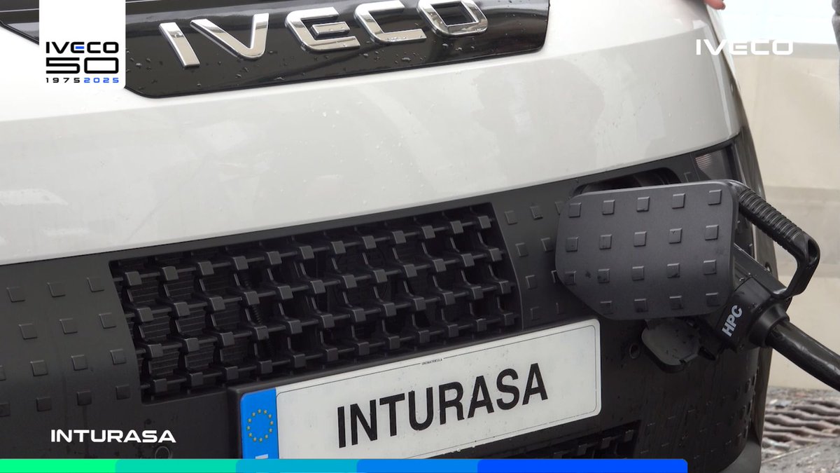 inturasa's tweet photo. ⚡🚐El pasado jueves en el CTAG mostramos la recarga de un IVECO eMoovy y una IVECO eDaily a través de unos cargadores de 180 kW, parte de un proyecto de recarga robótica. En Inturasa seguimos impulsando la movilidad eléctrica para empresas y profesionales https://t.co/BoNZygVT42 https://t.co/XDqKdZyl7E