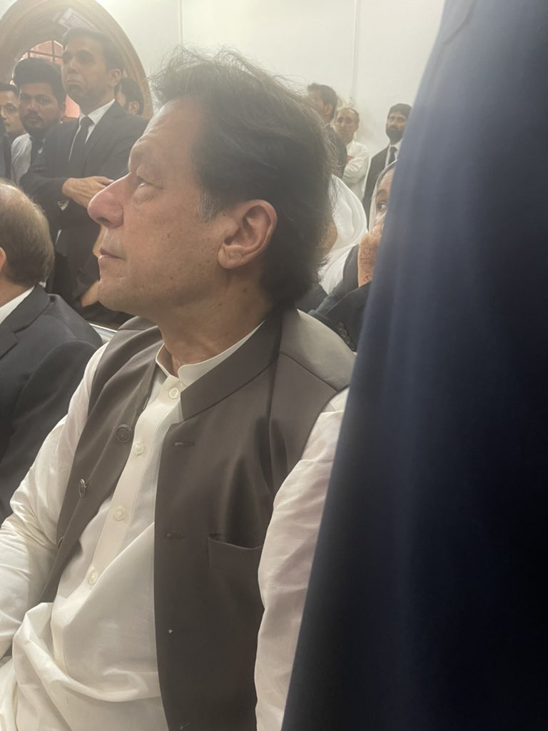 کیا آپکو خان صاحب کی تصویر نظر آرہی ہے ۔۔۔۔؟؟؟؟