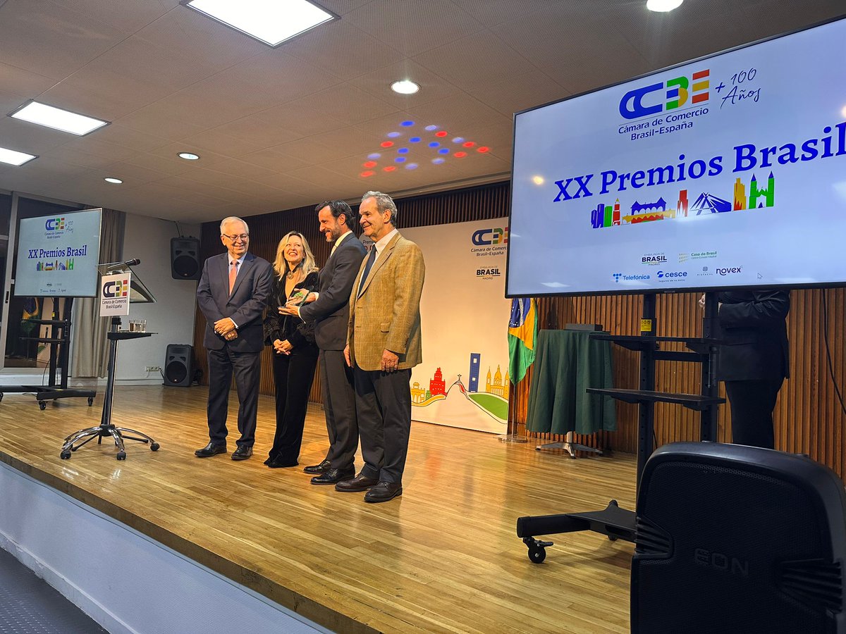 Nuestro país es todo un referente en el sector turístico, tiene mucho que enseñar y, a la par, Brasil es un gigante que tiene mucho que ofrecer.
Emilio Izquierdo lo vio claro y puso en marcha <a href="/MaraeyRJ/">MARAEY</a>  
<a href="/CamaraBr_Esp/">Cámara Brasil-España</a> le ha otorgado el XX Premio Brasil👏
ccbe.es/xx-premios-bra…