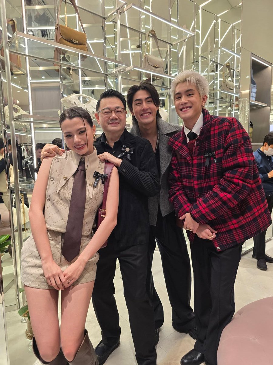 itsbecfreen_'s tweet image. becky and the editor-in-chief of vogue thailand ✨️

#beckysangels
#sirivannavari