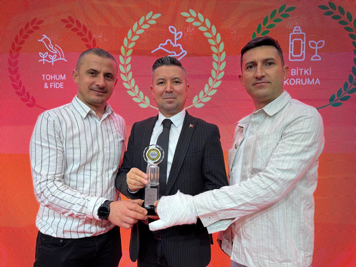 Growtech İnovasyon Ödülleri’nde “Kamu–Özel” kategorisinin kazananı Balıkesir Gönen Sera Organize Tarım Bölgesi oldu.

Dünyanın en büyük sera kümelenmesi olarak öne çıkan Sera Organize Tarım Bölgesi, yüksek teknoloji seraları, yenilenebilir enerji entegrasyonu ve ihracata yönelik