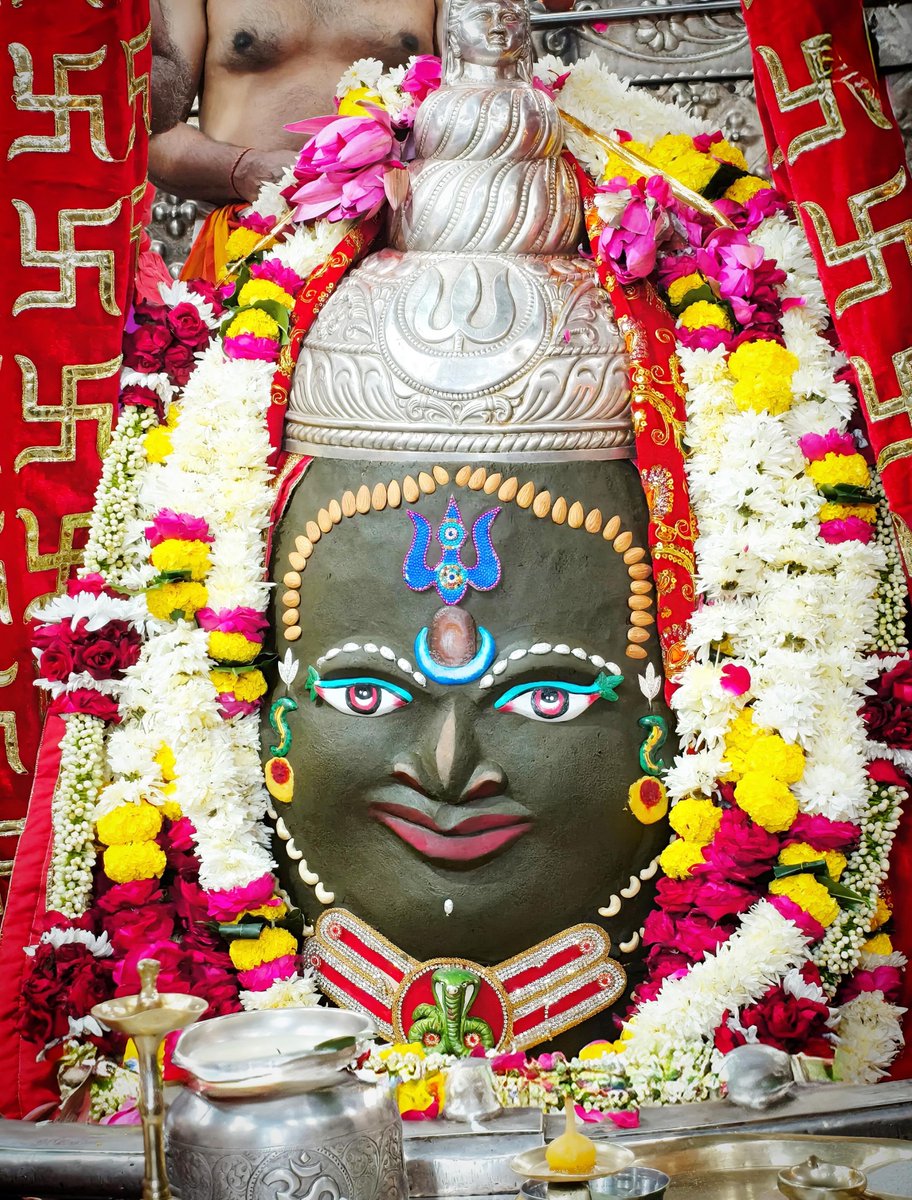 12Jyotirling's tweet image. श्री महाकालेश्वर ज्योतिर्लिंग जी के आज के संध्या आरती शृंगार दर्शन 18.11.2025