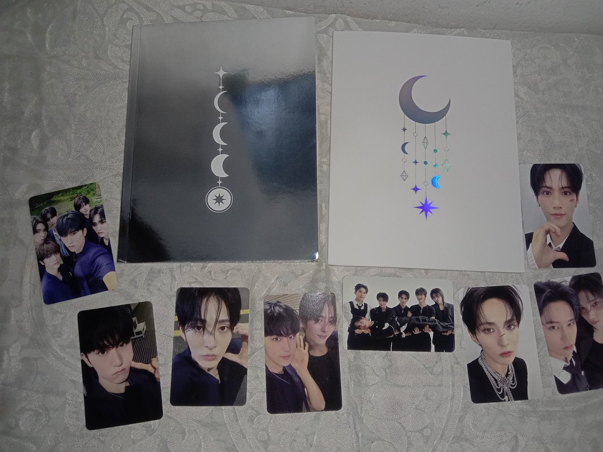 iffaaa_cntq's tweet photo. Thank u so much kak @Wian_1112  Albumnya sudah sampai. Frebis nya banyak bangett, terharu.... Sehat" ya orang baikkk. Aku berdo'a semoga kakak selalu di mudahkan segalanya, baik rezeki, harapan, &amp; yg lainnya. Makasih banyak juga buat kak Riri sudah mau di repotkan @riri_bintari https://t.co/wckpdjJDfU
