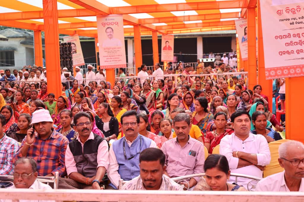 Ganjam_Admin's tweet image. ଆଜି ମାନ୍ୟବର ଉପ-ମୁଖ୍ୟମନ୍ତ୍ରୀଙ୍କ ଦ୍ୱାରା ତପ୍ତପାଣି ଉଷ୍ମ ସ୍ମସ୍ରବଣ ଓ ମନ୍ଦିରର ପାରିପାର୍ଶ୍ୱିକ ଉନ୍ନତିକରଣ କାର୍ଯ୍ୟର ଶୁଭ ଭିତ୍ତିପ୍ରସ୍ତର ସ୍ଥାପନ କରାଯାଇଛି। ଏହି ପ୍ରକଳ୍ପ ଫଳରେ ଗଞ୍ଜାମ ପର୍ଯ୍ୟଟନ କ୍ଷେତ୍ରରେ ଏକ ନୂତନ ଅଧ୍ୟାୟର ସୃଷ୍ଟି ହେବ ଏବଂ ସ୍ଥାନୀୟ ଜନଜାତିଙ୍କ ସାମାଜିକ-ଆର୍ଥିକ ଉନ୍ନୟନରେ ଗୁରୁତ୍ୱପୂର୍ଣ୍ଣ ଭୂମିକା…