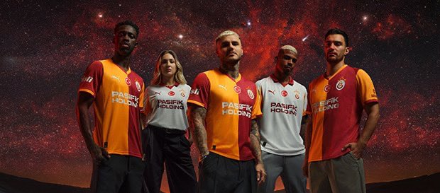 Milli Takımımızın bugün İspanya ile oynayacağı maçın skorunu doğru tahmin eden 20 kişiye Galatasaray’ın yeni sezon formasını hediye ediyoruz.

Şartlar:
• Bizi takip et
• Skor tahminini yorum olarak yaz
• Bu gönderiyi retweetle

Maçın ardından doğru tahminde bulunan 20 kişiyle