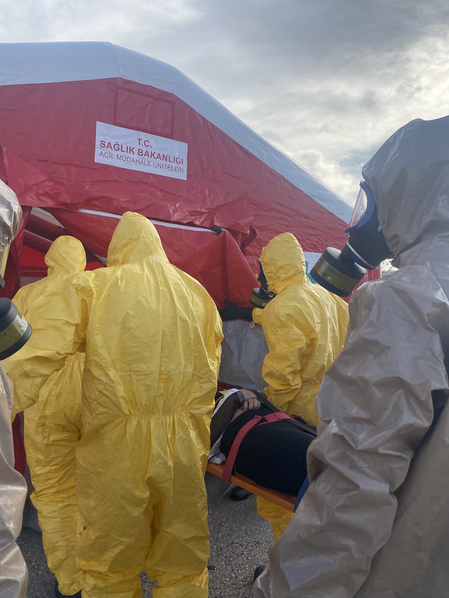 📌 Bugün, Çanakkale İl Sağlık Müdürlüğümüzün davetiyle KBRN tatbikatı yaptık.

Bu tatbikat, Çanakkale’yi afet ve acil durumlara dirençli hale getirme sürecinde geliştirilmesi gereken yönlerimizi göstermesi bakımından oldukça verimli oldu ☣️☢️🚑🚒🚨