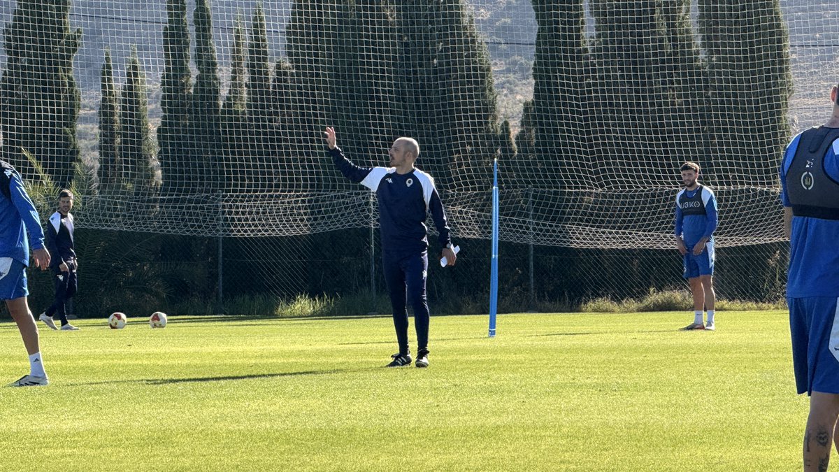 SerDepAlicante's tweet image. 🎙️#Programa @serDepAlicante (18/11/2025)
/Beto Company @ACV1979  ya manda en el @cfhercules
/Carles Rosell nos cuenta cómo jugaba el @fcandorra  de Beto
/Palomino analiza la salida de Torrecilla y la llegada de Company
/@FundLucentum
🔊 cadenaser.com/audio/ser_alic…