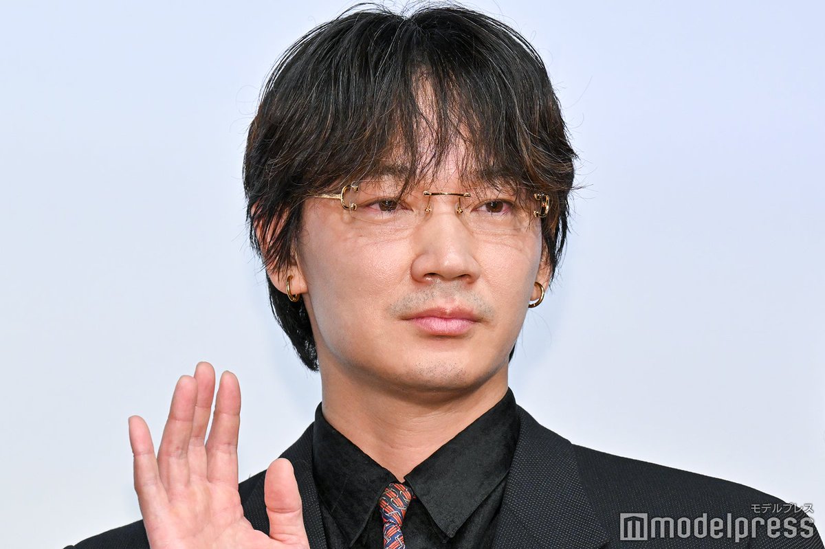 綾野剛、監督を即フォロー 映画撮影期間中も自らサポート✨️ ?荒井 