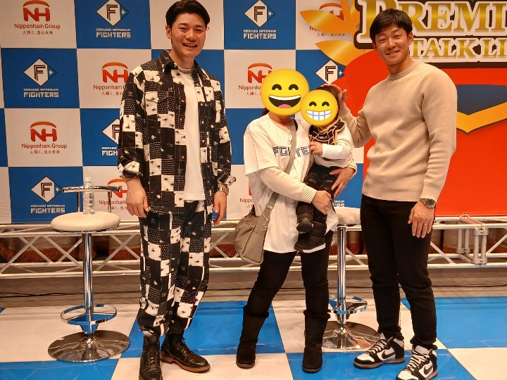 chihoball's tweet photo. プレミアムトークライブめっちゃ楽しかった！！
せっかくピンちゃんが抱っこしてくれたのに、撮影する前に戻ってきちゃって残念😅
いいパパになってね😊 https://t.co/327bgpK5fK