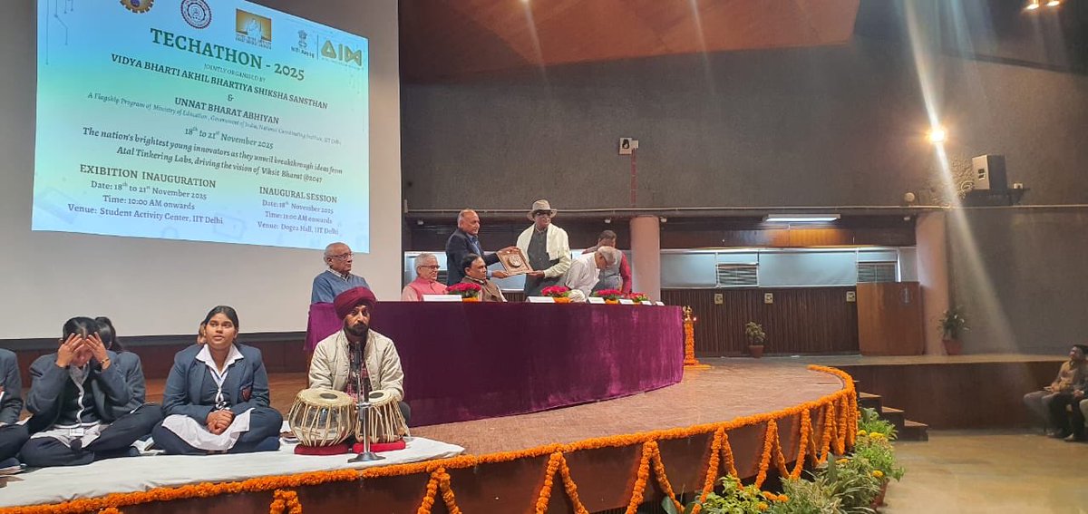 Unnatbharat_Tw's tweet image. TECHATHON 2025: 100 students showcase 100 innovations from Atal Tinkering Labs at @iitdelhi, driving vision of Viksit Bharat @2047! Jointly organised by Vidya Bharti Akhil Bhartiya Shiksha Sansthan &amp;amp; Unnat Bharat Abhiyan, promoting holistic education &amp;amp; student talent.