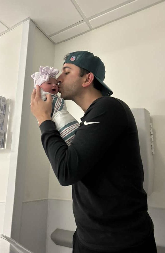 Becoming a dad is the craziest feeling wow 

My wife and I found out we were pregnant in March, and were going to tell my dad a month later in person.

But a week before our flight, my dad had a sudden heart attack and died.

I’d like to think that when someone special leaves, it