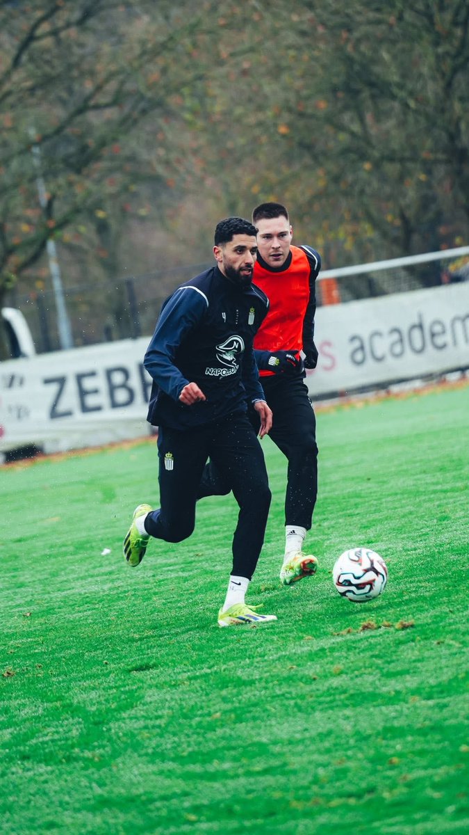 SportCharleroi's tweet image. Nouvelle semaine de travail pour nos Zèbres.🏁

#RCSC #NapoleonScore ⚫️⚪️