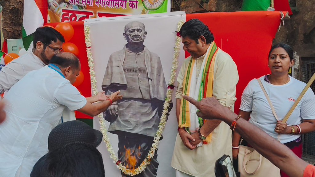 SinghRPN's tweet image. पश्चिम बंगाल प्रवास के दूसरे दिन आज सेरामपुर विधानसभा क्षेत्र में आयोजित &apos;एकता यात्रा&apos; में सहभागिता की।

लौह पुरुष भारत रत्न सरदार वल्लभभाई पटेल जी की 150वीं जयंती के उपलक्ष्य में आयोजित यह यात्रा &apos;एक भारत-श्रेष्ठ भारत&apos; के संकल्प का उद्घोष है।

बंगाल की पुण्य धरा पर दिखा उत्साह…