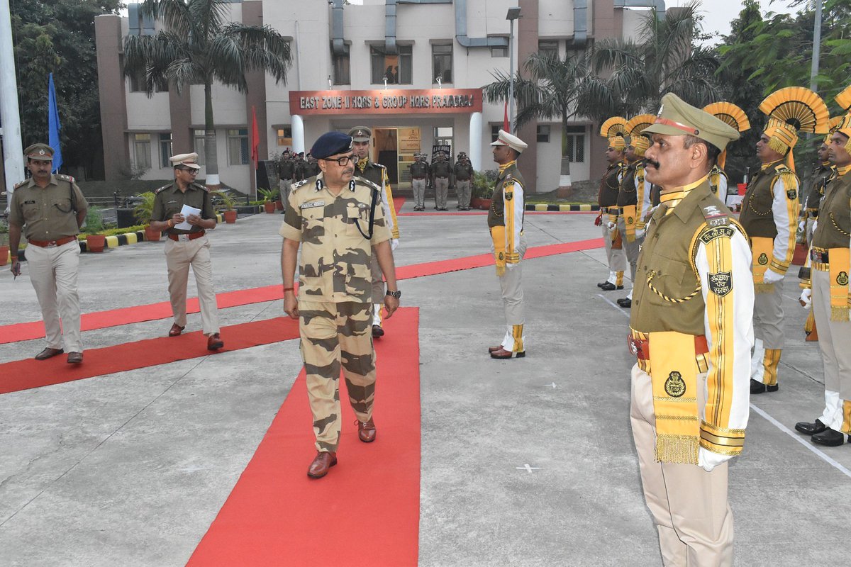 CISFEast's tweet image. Shri Deepak Verma, IG CISF Eastern Sector, visited CISF EZ-2 Prayagraj to review operational preparedness, security arrangements, and welfare measures. His visit reinforced the commitment to excellence, discipline, and readiness across the formation.
#CISF @CISFHQrs