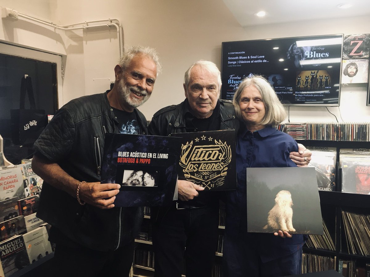 Les dejamos algunas fotos de nuestra última Noche de las Disquerías 💿🎶

El último 6 de noviembre celebramos la música en las disquerías, esos espacios culturales en los que la magia recorre las bateas.

Créditos fotos: CAPIF, gentilezas Warner Music Argentina y Disquería RGS.