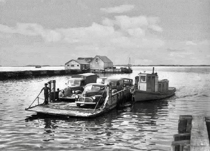 CREDIT: Souvenirs de la Péninsule acadienne - Rhéal Boucher 
Ferry connecting Shippagan and the island of Lamèque, arriving at Shippagan in 1945. From the NB Provincial Archives.