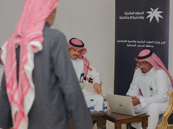 بتوجية من امير منطقة #الحدود_الشمالية #قافلة_التنمية_الرقمية_بالحدود_الشمالية في أول محطاتها بمركز #حزم_الجلاميد
وتهدف المبادرة إلى تسهيل حصول الفئات التي قد تواجه صعوبة في مراجعة المقرات الرسمية وفي مقدمتهم كبارالسن وذوي الإعاقة على مختلف الخدمات عبرتقديمها ميدانيا وبصورة