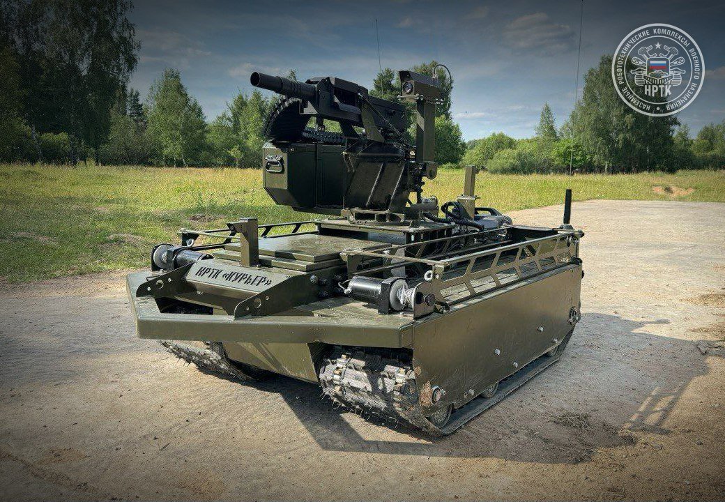 charly0153's tweet image. Las últimas en verse han sido el LASER aunque ya digo que le han instalado de todo. La clave es la plataforma y en esta han conseguido un producto práctico. Aquí varias con lanzagranadas y una de transporte